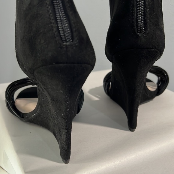 New N.Y.L.A. 'Wacoola' black strappy knotted wedges - Picture 9 of 9